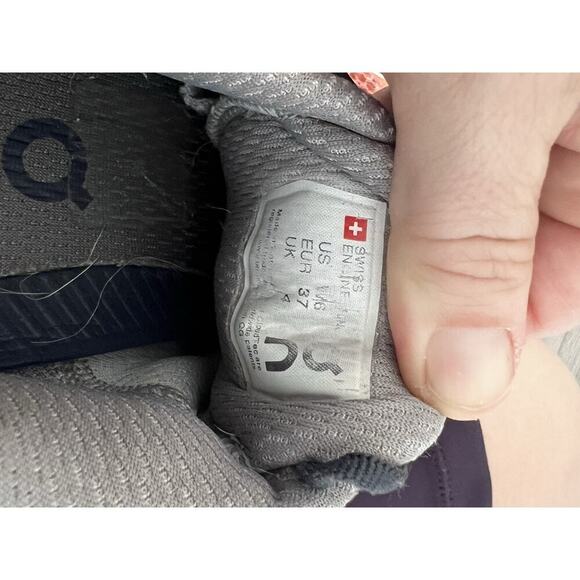 On Cloud Navy Blue and Peach Running Shoes Women's Size 6 - Picture 6 of 10